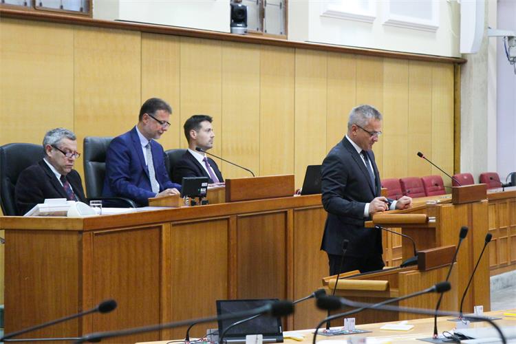 Slika /NG/10 listopad/Hrv sabor - godišnje izviješće/Zvonko Milas (6)_edited.jpg